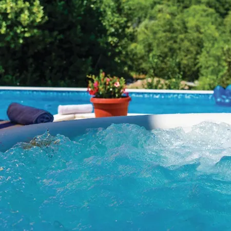 Stunning In Zaton With Jacuzzi