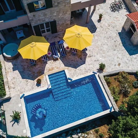 Stunning In Zaton With Jacuzzi *
