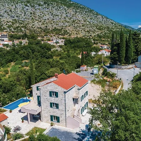 Stunning In Zaton With Jacuzzi